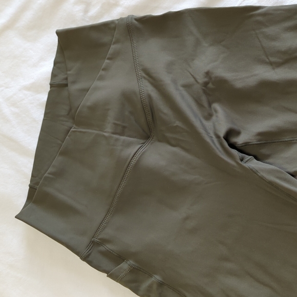 Halara Patitoff Pet Hair Resistant Leggings - Picture 5 of 11